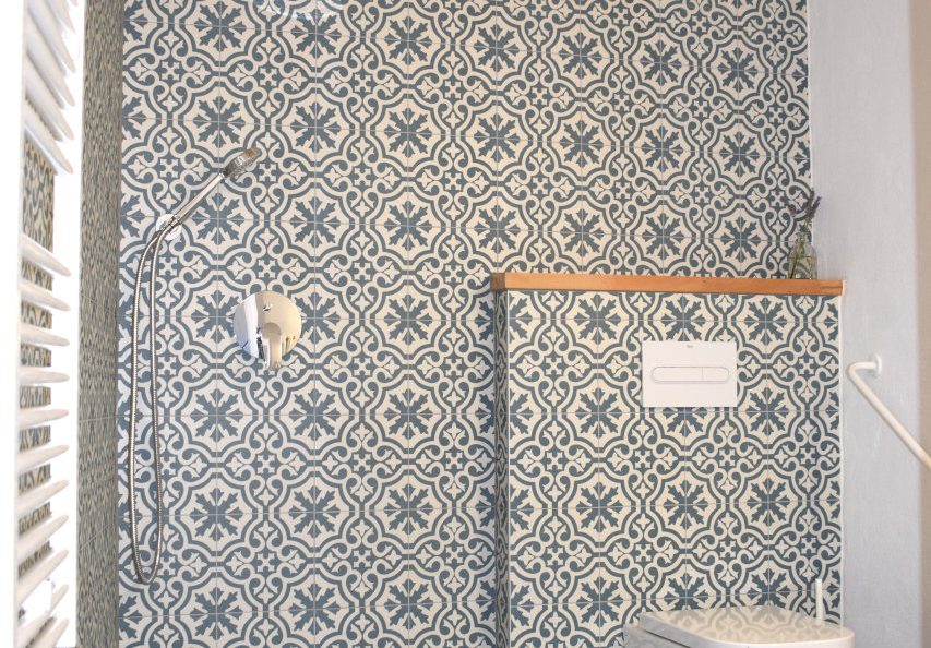 bathroom overview wetroom with Moorish tiles