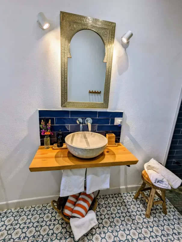 Casa Andaluza Bathroom sink 877x660px
