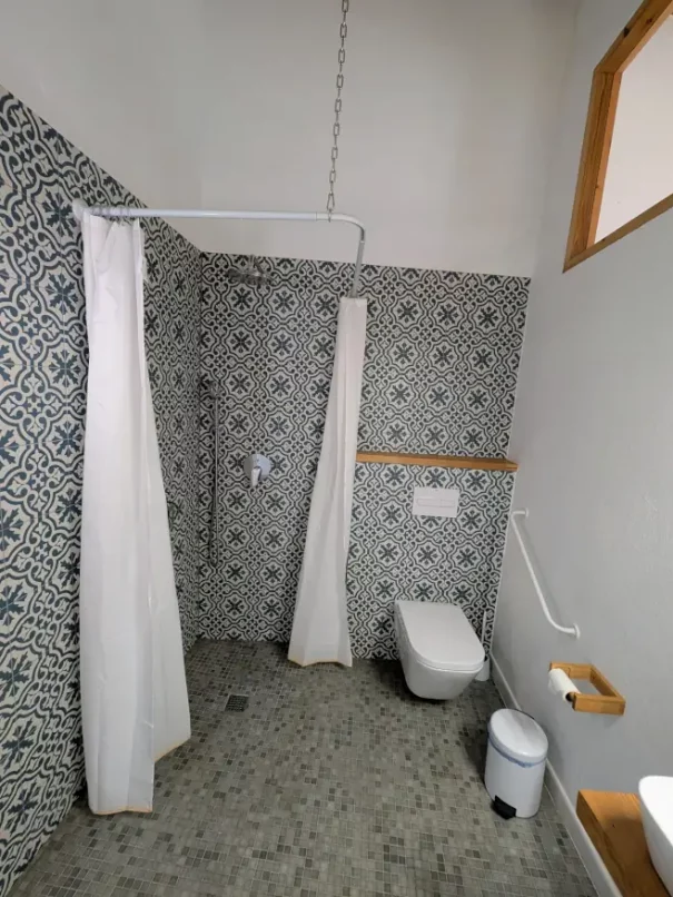 yellow bathroom 2