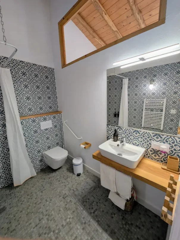 yellow bathroom 3